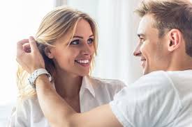 ¿Qué significa que un hombre te toque la cabeza?  